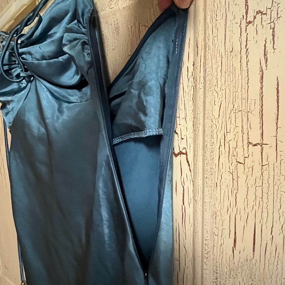 Elegant Turquoise Blue Satin Gown - Picture 4 of 5